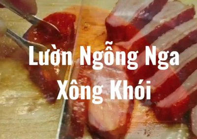 Chuẩn bị nguyên liệu: Lươn ngỗng xông khói, tương ớt, dưa leo, ớt, dầu ăn.