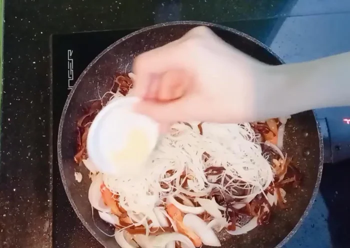 Nêm nếm gia vị cho phần bún nấm mèo (216.71)