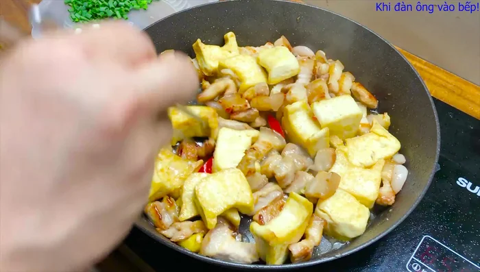 Thêm nước hàng (tùy chọn) để món ăn thêm hấp dẫn. (572.92)