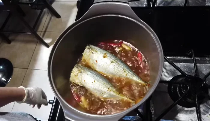 Tắt bếp, để nguội. Kho lại lần 2 khoảng 5-7 phút với lửa nhỏ. [337.15]