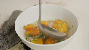 Cách nấu canh bí đỏ thịt bằm ngon ngọt, bổ dưỡng