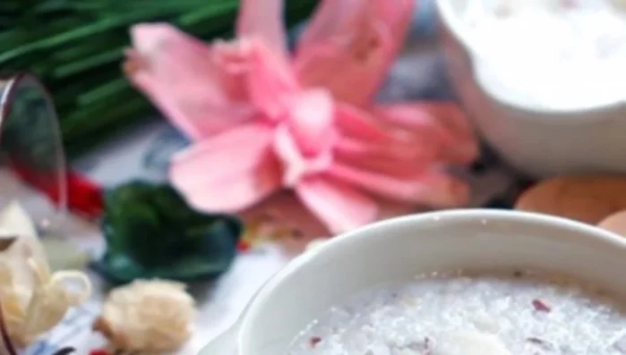 Hấp cách thủy óc heo đến khi chín (98.979).