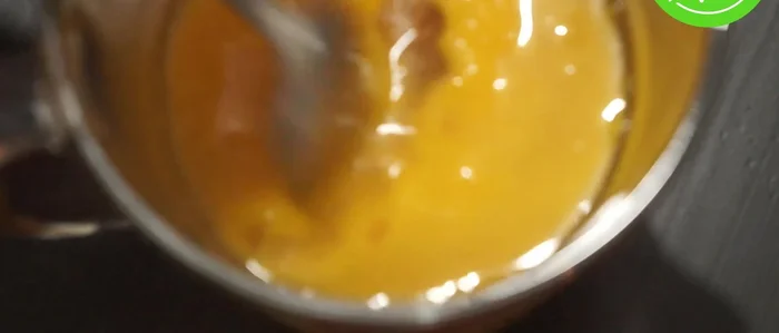 Trộn gelatin đã tan với hỗn hợp xoài xay nhuyễn. (164.16)