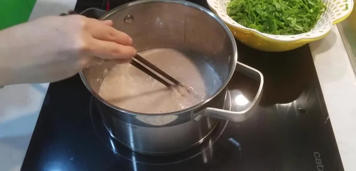 Nêm gia vị: Cho gia vị (nước mắm, hạt nêm) vào nồi ghẹ, nêm nếm cho vừa ăn.
