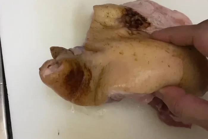 Nêm nếm lại gia vị cho vừa ăn.