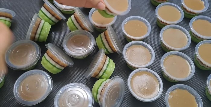 Để nguội hoàn toàn, cho vào ngăn mát tủ lạnh bảo quản.