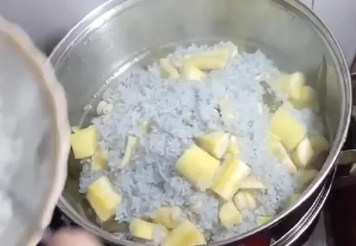 Thêm đường nếu muốn.