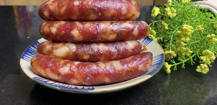 Bảo quản lạp xưởng trong tủ lạnh.