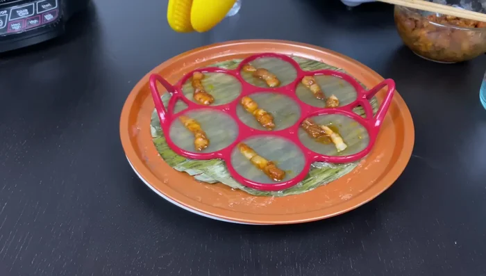 Hấp bánh khoảng 2 phút.