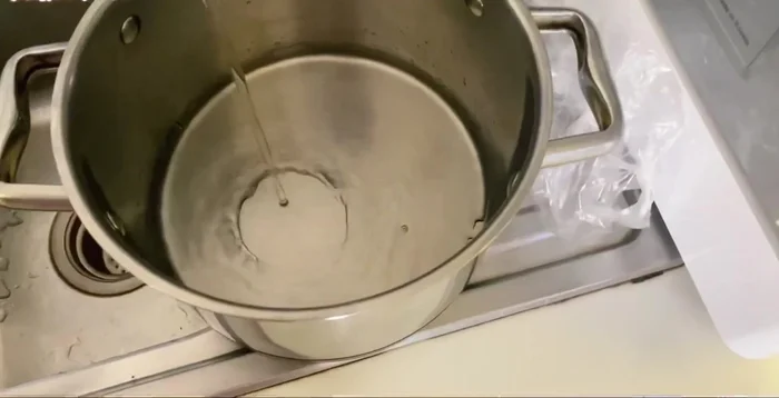 Luộc rau cho đến khi chín.