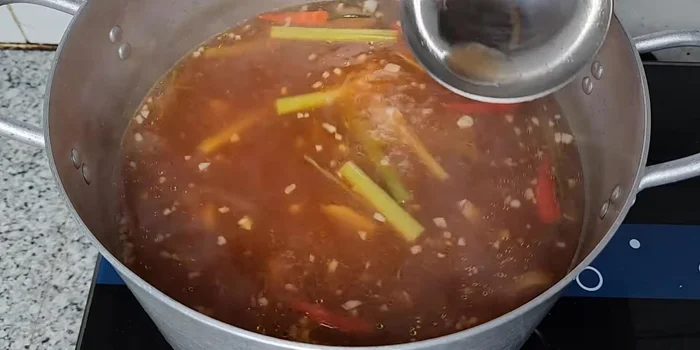 Nêm nếm lại gia vị cho vừa khẩu vị.