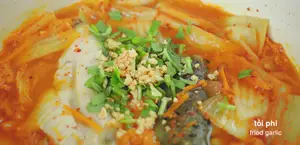 Canh Chua Kim Chi Cá Hồi - Món ngon bổ rẻ đơn giản