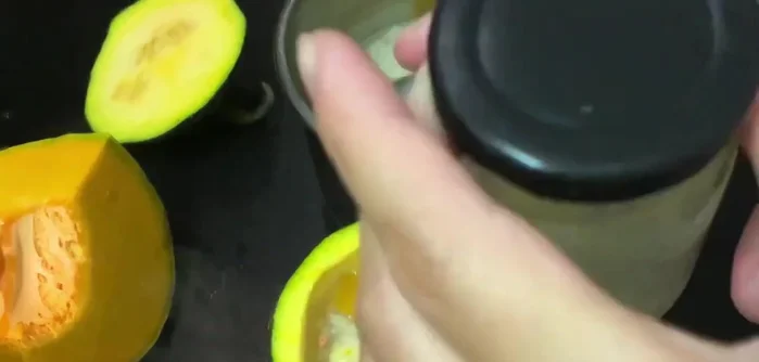 Hấp cách thủy chén cháo trong khoảng 20-25 phút.