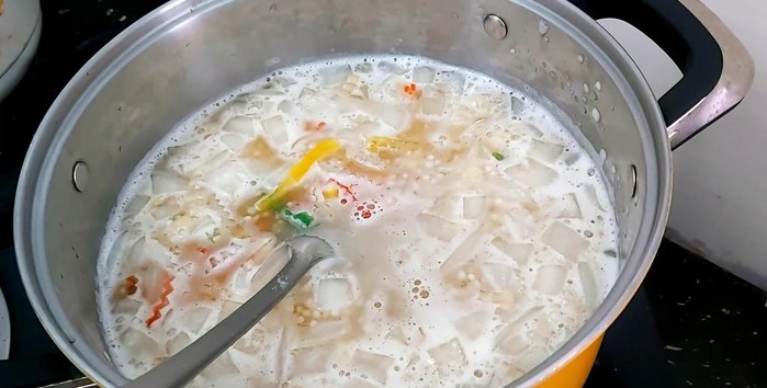 Thêm bột khoai: Cho bột khoai vào (405.41).