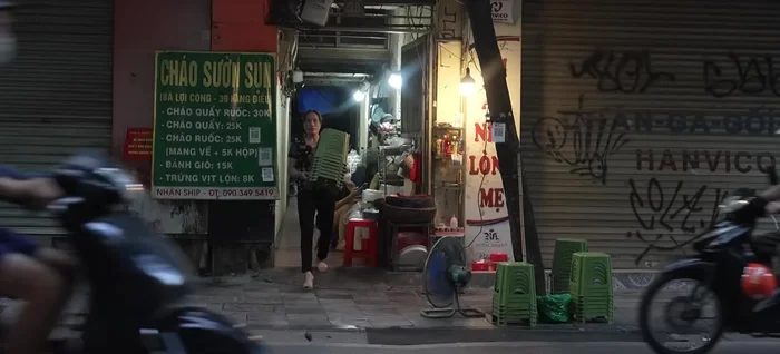 5:30 sáng, chuẩn bị nguyên liệu: Xương sườn được làm sạch, chặt nhỏ [26.199].