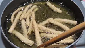 Cách Làm Bánh Trứng Mè Giòn Xốp - Món Ăn Vặt Dễ Làm