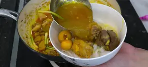 Cách nấu Mì Quảng gà ngon đúng điệu miền Trung