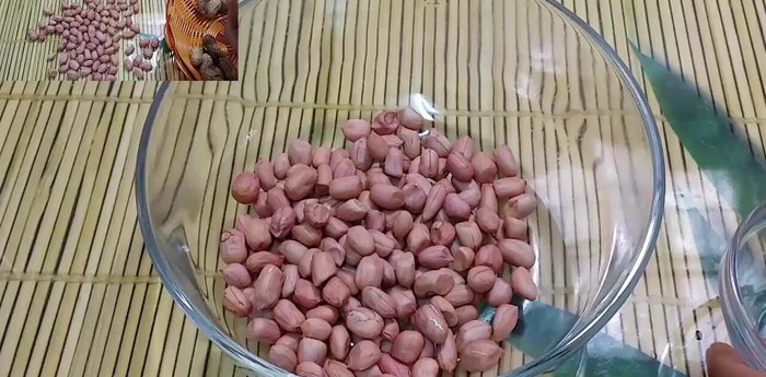 Rửa sạch đậu phộng và ngâm (khoảng 700ml nước) [92.079]