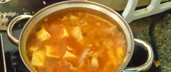Nêm hạt nêm, bột canh cho vừa miệng.