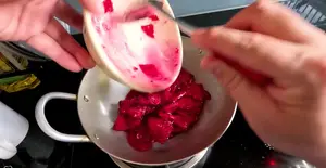 Cách làm mứt trái cây đa năng: Siro ngon tuyệt cho bánh và sữa chua