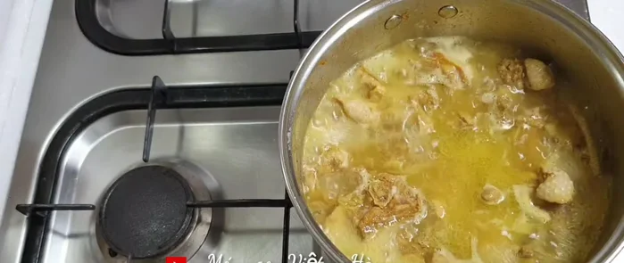 Đun đến khi nước gần cạn.