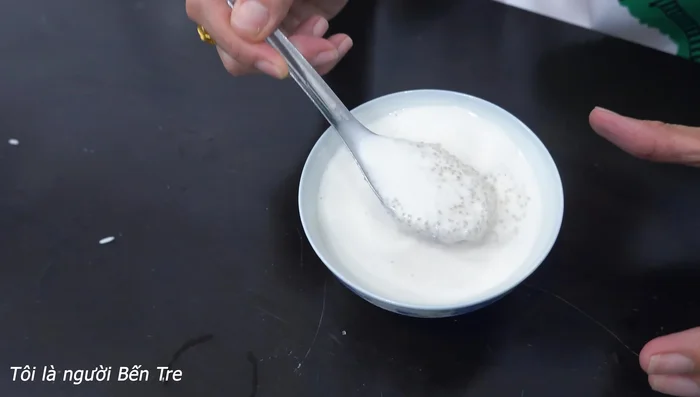 Trộn đều nếp.