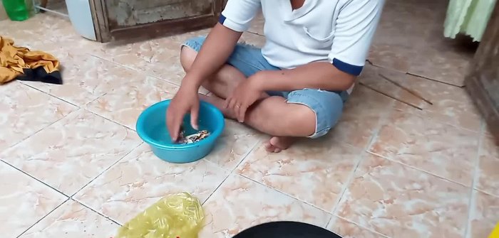 Chuẩn bị khô cá đuối.