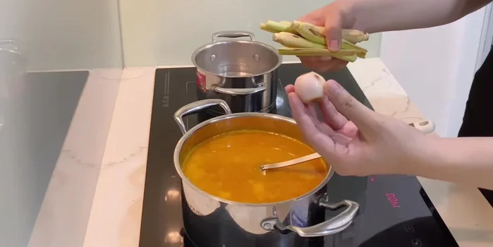 Nêm nếm lại gia vị cho vừa miệng.