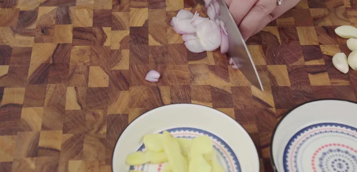Băm nhỏ hành, tỏi (74.35).