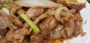 Thịt Heo Xào Hành Tây Mềm Ngọt, Thơm Ngon Hấp Dẫn