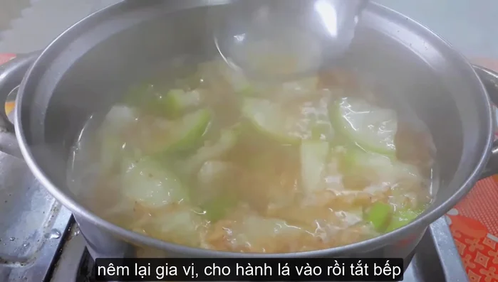 Nêm nếm lại gia vị cho vừa ăn.