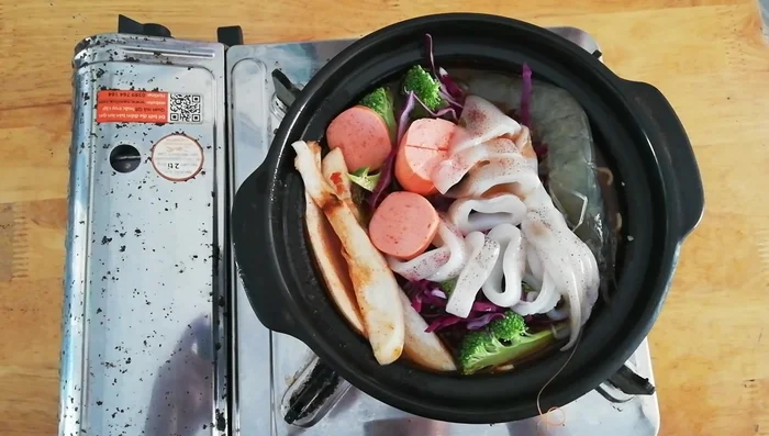 Nấu mì khoảng 4-5 phút cho đến khi mì chín.