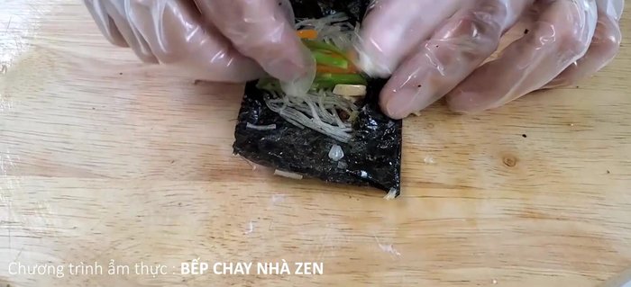 Trộn miến với rau củ đã sơ chế (459.74).