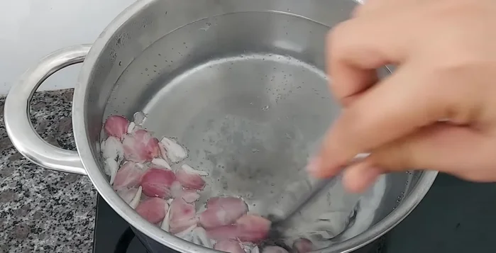 Vớt thịt ra, để ráo.