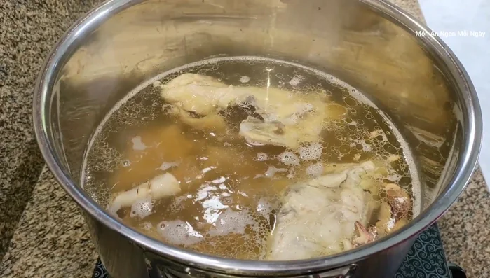 Đun liu riu khoảng 45 phút.