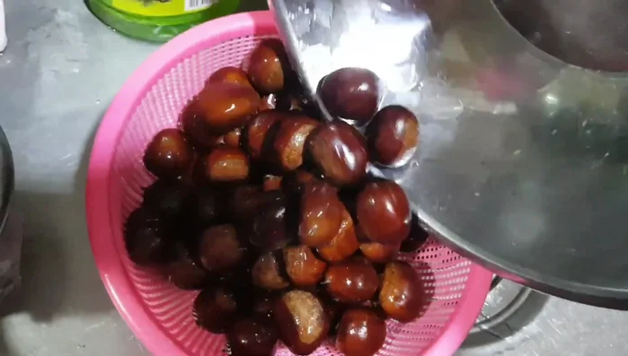 Đổ bỏ nước ngâm. (58.86)