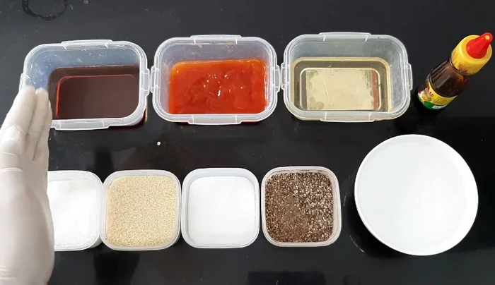 Sơ chế cá lăng: Rửa sạch cá với muối, chà sạch nhớt. Tráng qua nước sôi, cạo sạch nhớt bên ngoài. Thái cá thành từng lát vừa ăn.