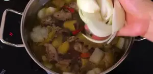 Cách nấu lẩu gà nấm ngon tuyệt - Món ăn ấm cúng ngày mưa