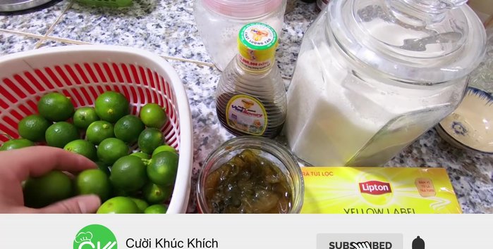 Chuẩn bị nguyên liệu: Tắc, đường, trà, mật ong (tùy chọn), tắc xí muội (tùy chọn).