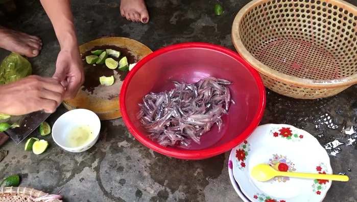Trộn đều tay. Nêm nếm lại cho vừa ăn.