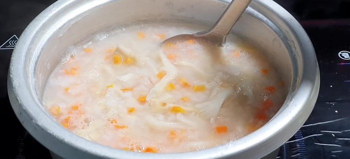 Nêm nếm gia vị tùy theo khẩu vị.