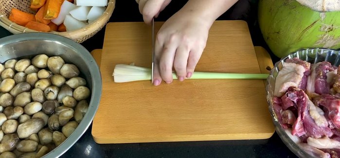 Đập dập sả, cắt khúc. (160.66)