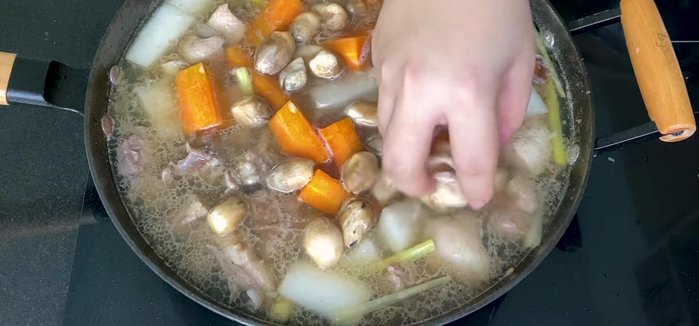 Thêm cà rốt, nấm rơm. (303.65)