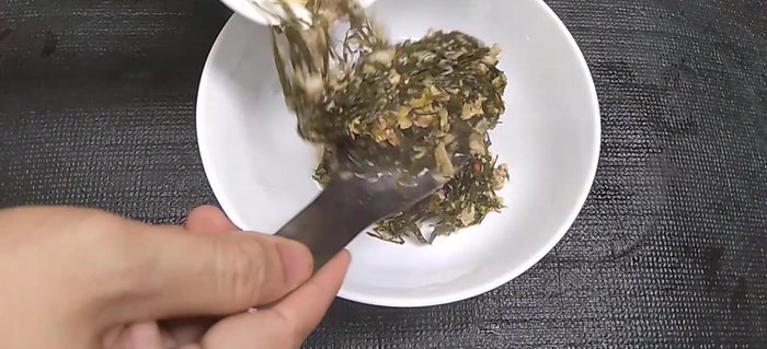 Tắt bếp, để canh nguội bớt.