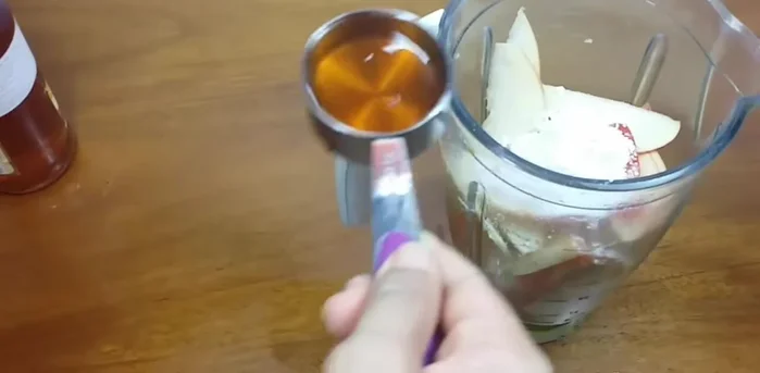 Trộn giấm táo và nước (306.11).