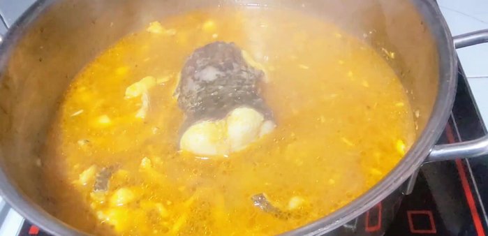 Đun sôi, nêm lại gia vị cho vừa ăn.