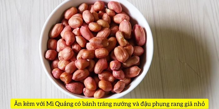 Xào giá với chút dầu ăn.