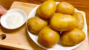 Cách luộc khoai tây thơm ngon, dễ lột vỏ - Món ăn đơn giản