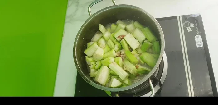 Đậy nắp, nấu khoảng 3 phút (212.92).