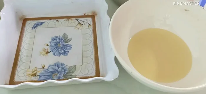 Cho sữa đặc vào tô (tùy thích).